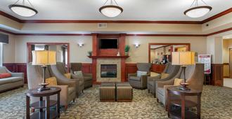 Best Western Plus Butterfield Inn - Hays - Area lounge