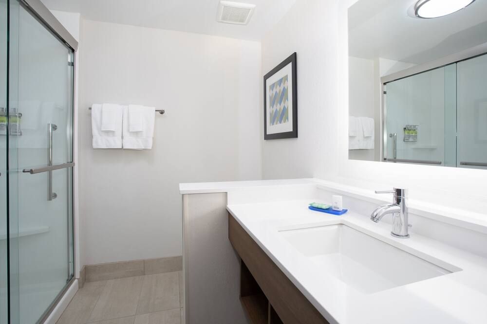 Holiday Inn Express & Suites Goodland I-70 By IHG - Goodland - Baño