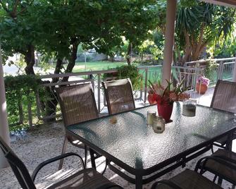 Beach House for 9 near Olympia - Pýrgos - Patio