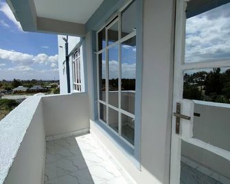 One bedroom Apartment with a view, free wifi & parking - Nanyuki - Balcony