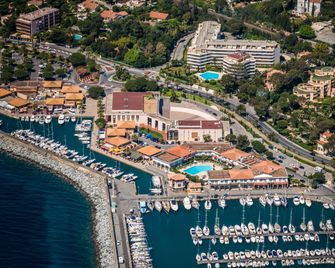 Best Western Plus Hotel La Marina - Saint-Raphaël - Building