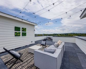 Sound of Speed - Mins to Downtown - Rooftop Deck - Nashville - Balkon