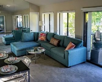 Casa Verde gem in the heart of Palm Springs; mountain views - Palm Springs - Olohuone