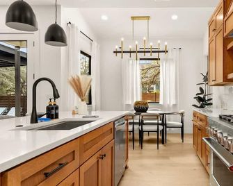 Austin Family Retreat at Ember House - Austin - Cuisine