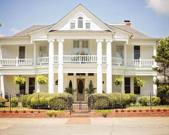 Cozy Farm House Located On Historic Turn-Of-The Century Property. - Mena - Building