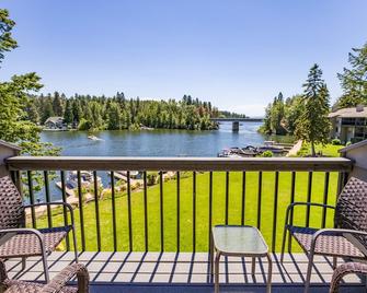 NEW! Condo w/waterfront views, A/C & king-sized bed - Marina Cay Vista Della Baia - Bigfork - Balcony