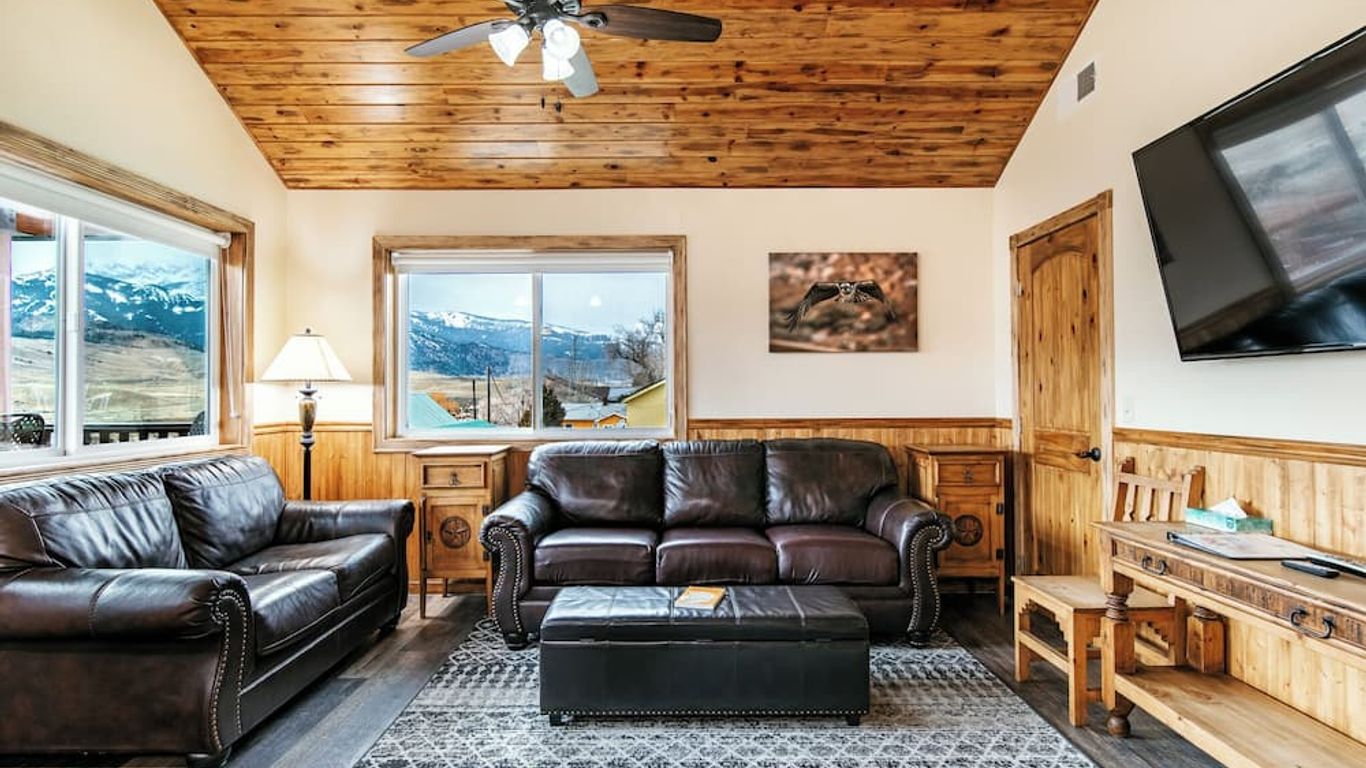 Yellowstone Riverside Cottages