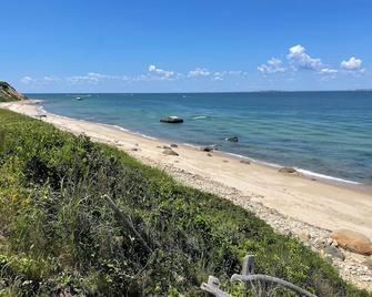 Secluded Waterfront - North Shore - Private Beach - Aquinnah - Playa
