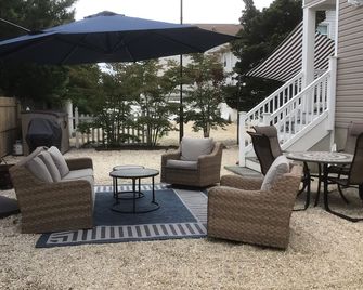 Beautiful, Spacious Within Blocks To Both Beach And Bay. - Ship Bottom - Patio