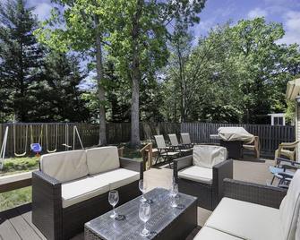 Exquisite & Immaculate 5bd - Fairfax - Patio