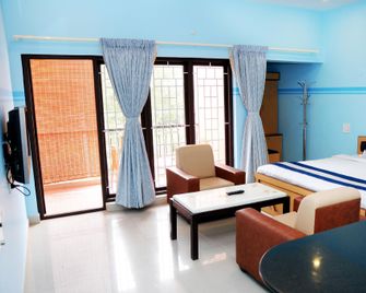 Fairstay Resort Ooty - Ooty - Living room