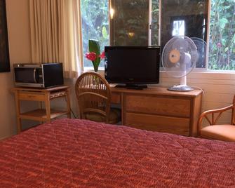 Dolphin Bay Hotel - Hilo - Bedroom