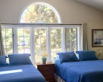 Relax in Waupaca and the Chain O Lakes. - Waupaca - Bedroom