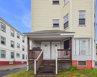 New England Retreats- Spacious 4br - Attleboro - Edificio