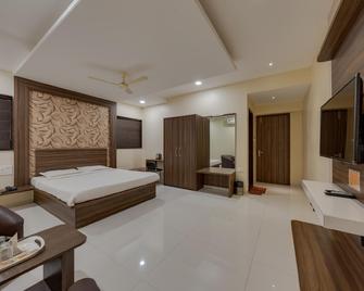 Hotel Royal Palace - Karād - Habitación