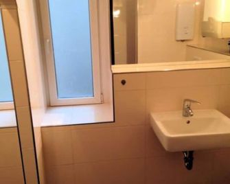 Pension I - Berlim - Banheiro
