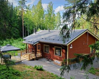 Villa Maria. New comfortable 2BR cottage with sauna and BBQ Hut. - Jaala - Edificio