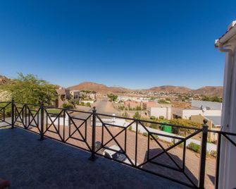 Nama White Guesthouse - Springbok - Balcón