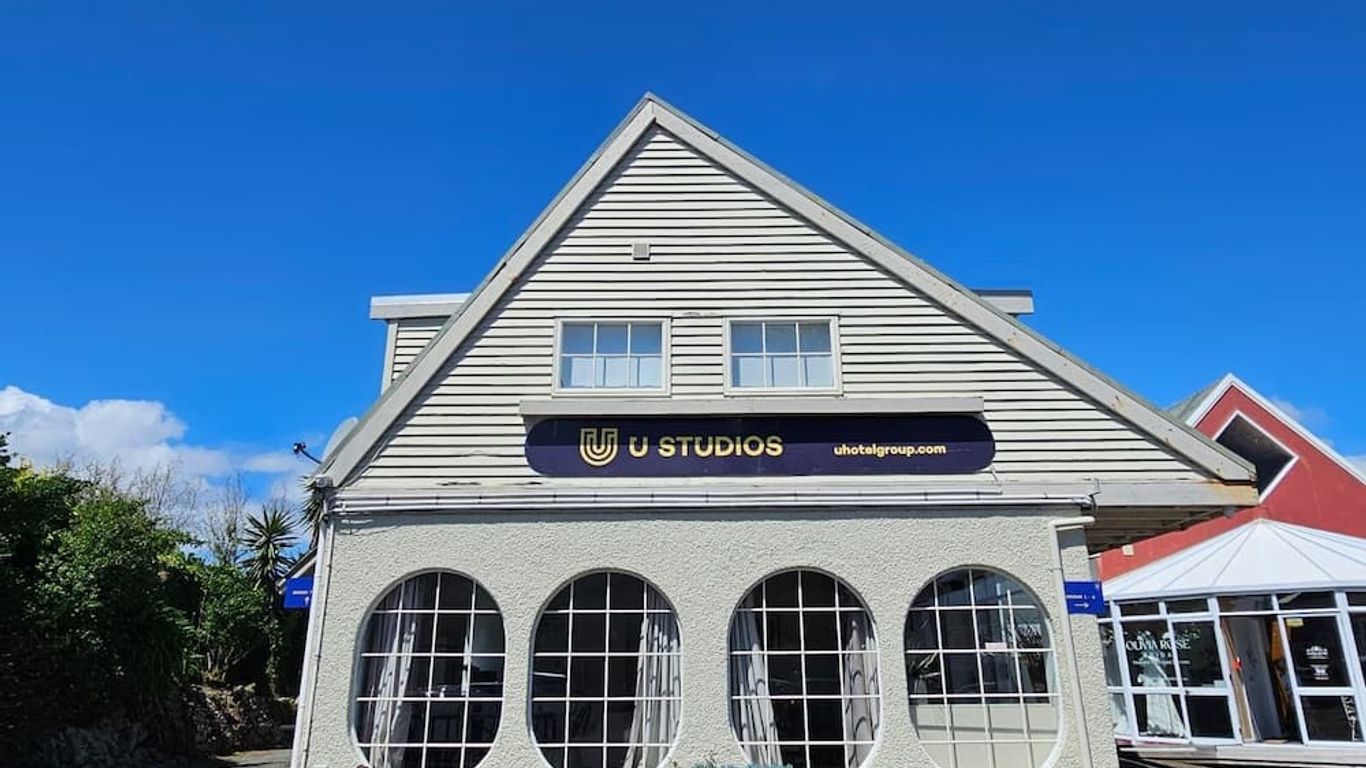 U Studios Paraparaumu, SureStay Collection by Best Western