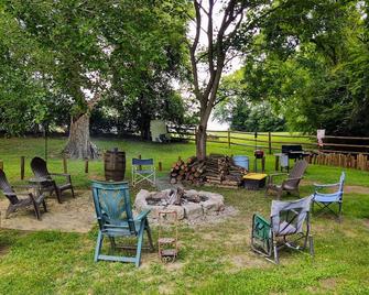 Ticky's Cottage at Empire Estate - Lebanon - Patio