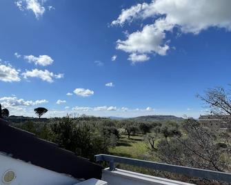 The Nest: Cozy attic room in quiet area - Guglionesi - Balcón