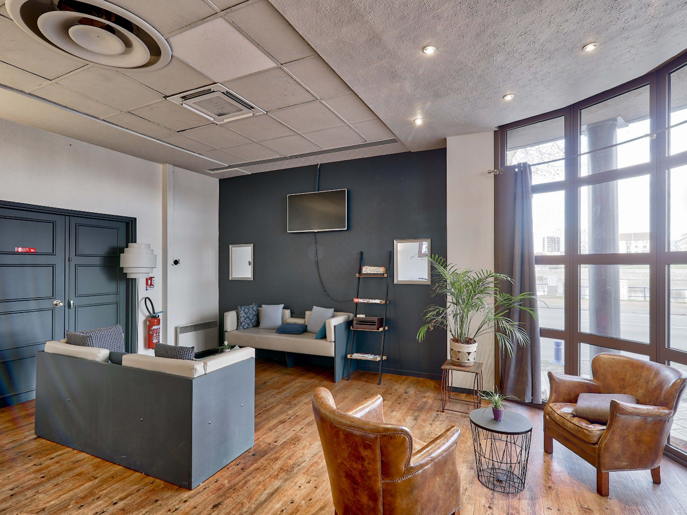 B&B HOTEL Montluçon Centre - Montluçon - Area lounge