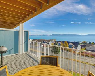 Spacious Garden City Townhome with Lake Views! - Garden City - Balcony