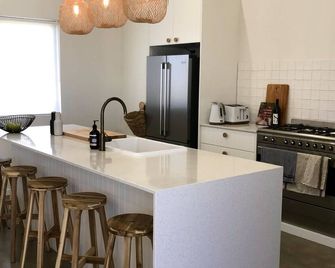 John Street Shed - Bremer Bay - Kitchen