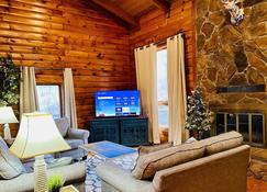 Cozy cabin close to Virginia Tech and Radford University - Radford - Sala de estar