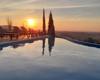 Elegance Hotel Tandil - Tandil - Pool