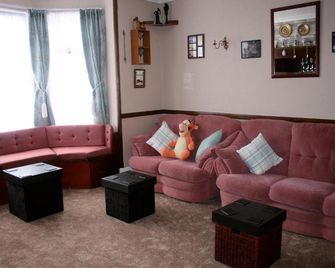 The Ryecroft - Great Yarmouth - Living room