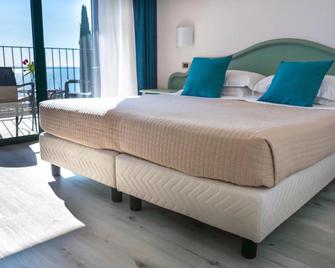 Ahg Riva Del Sole Hotel - Adults Only - Moniga del Garda - Bedroom