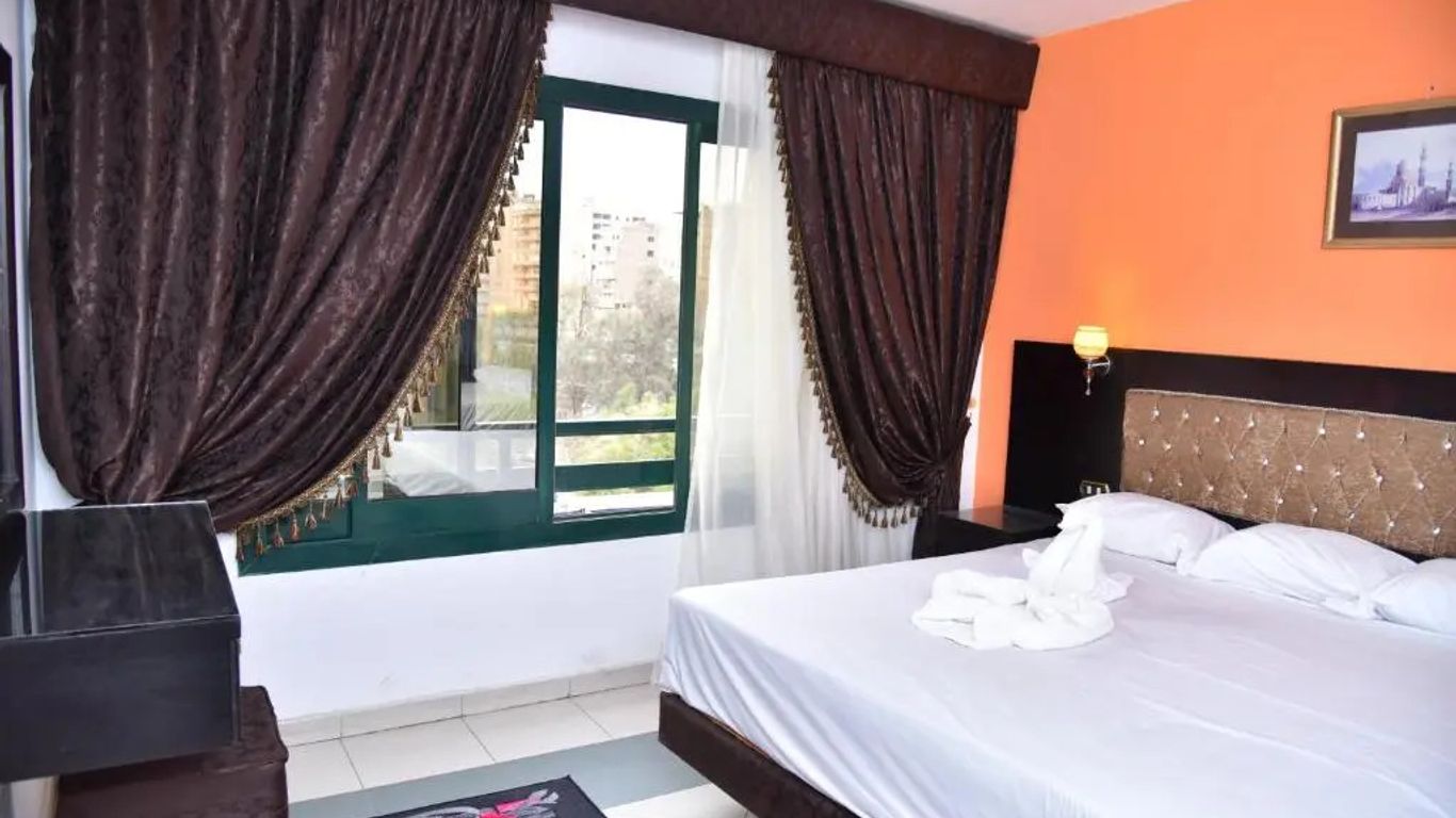 로열 피라미드 호텔