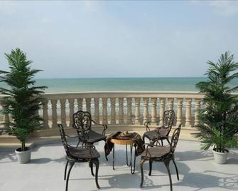 Novart Gallery & Sea Hotel - Sumqayit - Balcón