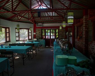 Enchanting Tent Retreat near the Himalayan Mountains in Guptakashi, India - Guptakāshi - Restaurant