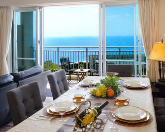 Wisteria Condominium Resort - Motobu - Essbereich