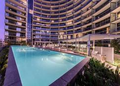 Perfectly Located Modern Apartment - Canberra Cbd - 坎培拉 - 游泳池