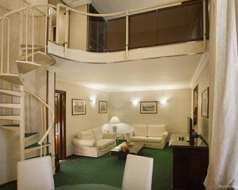 Aldrovandi Residence City Suites - Roma - Oturma odası