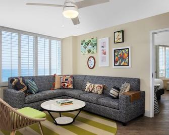 Bellwether Beach Resort - Saint Pete Beach - Living room