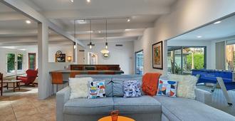 The Chartwell House - In The Exclusive Deepwell Neighborhood - Palm Springs - Living room