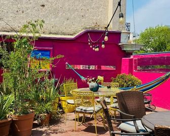 Free Spirit Hostel Guadalajara - גוואדאלחארה - פטיו