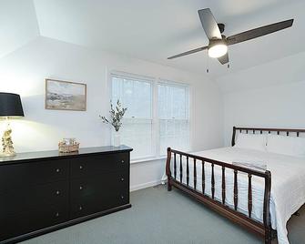 Jackson River Estate 3 dwellings on River w/ Pool sleeps 23 - Covington - Schlafzimmer
