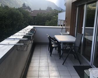 Giustina Apartment - Lagundo - Balkon
