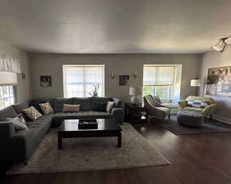 House On Pickard, desirable Campus neighborhood, close to OU and downtown. - Norman - Huiskamer