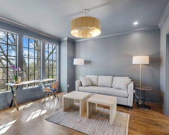 Luxury 4-bedroom house near the Sylvan Park Roundabout - perfect location - Nashville - Sala de estar