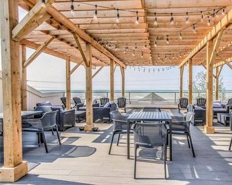 Purple Finch Long Point Rare 3 Bdrm Beach Condo - Long Point - Restaurant
