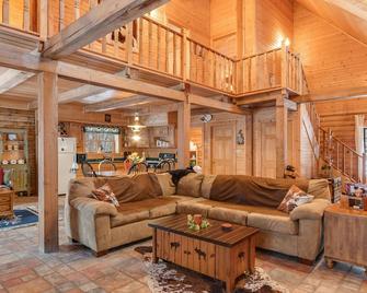 Lemonweir Lodge - Mauston - Living room