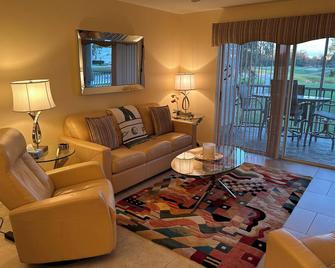 Luxury condo in a private country club - Lakewood Ranch - Living room