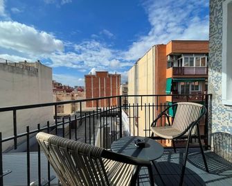 Urban Chill Apartments by Olala Homes - Hospitalet de Llobregat - Balcón