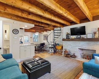 Country townhome - mountain view - walk to Village of Quechee - near Club & golf - White River Junction - Wohnzimmer